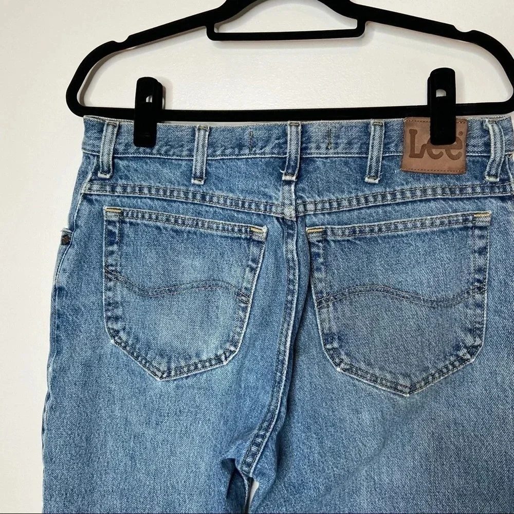 Lee | Regular Fit Medium Wash Distressed Jeans‎